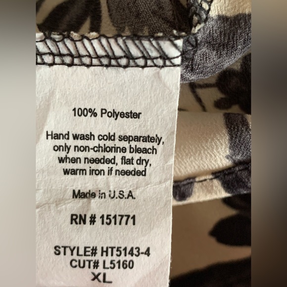 Kaileigh cream and black floral trapeze style blouse - Picture 8 of 8